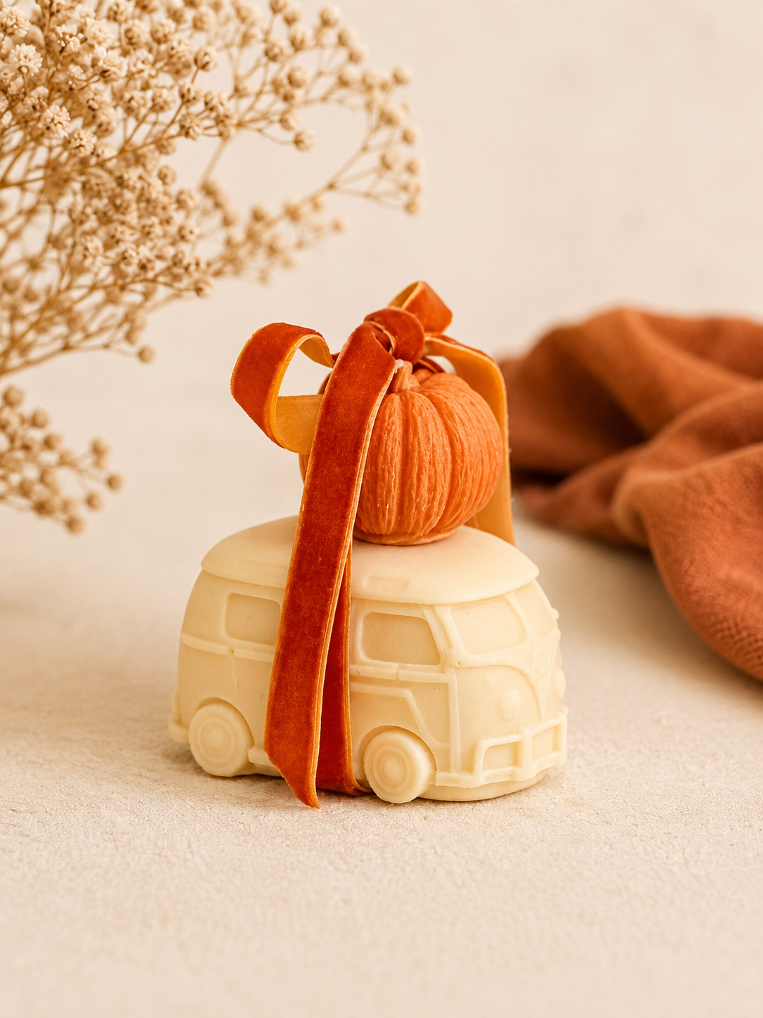 VW Bus Kürbis Kerze | Herbst Deko | Handgemachte Sojawachs Kerze| Camper Van Kerze